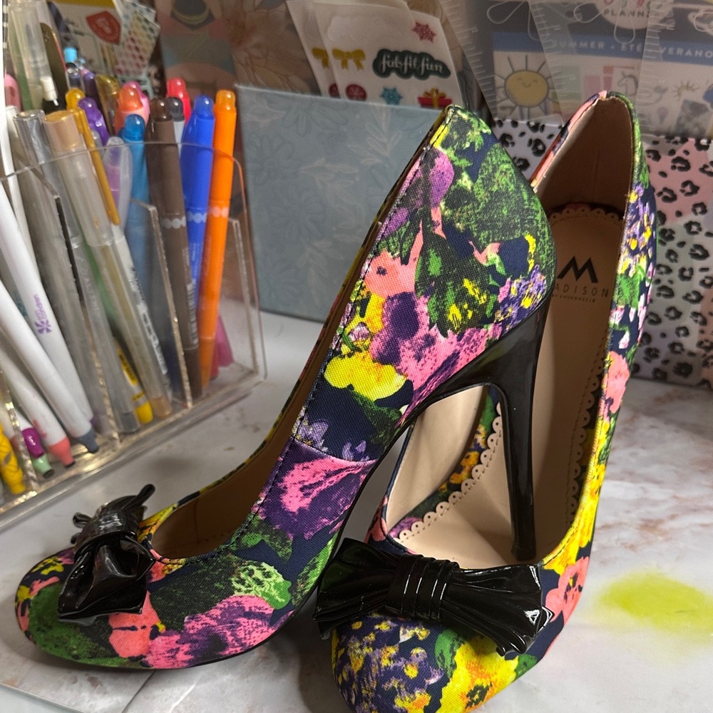 MADISON by Shoe Dazzle - Vibrant Floral Heels with Black Bow